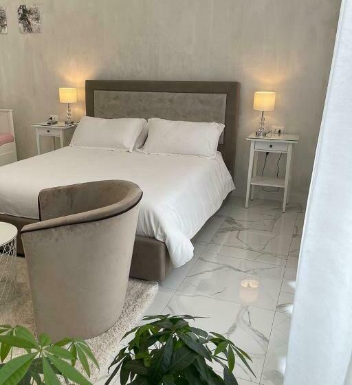 اتاق لوکس با بالکن, The Gallery Boutique Rooms