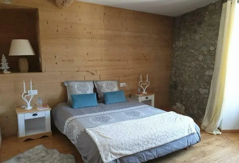 سوئیت 2 خوابه, La Petite Chapelle