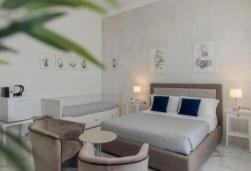 اتاق لوکس با بالکن, The Gallery Boutique Rooms