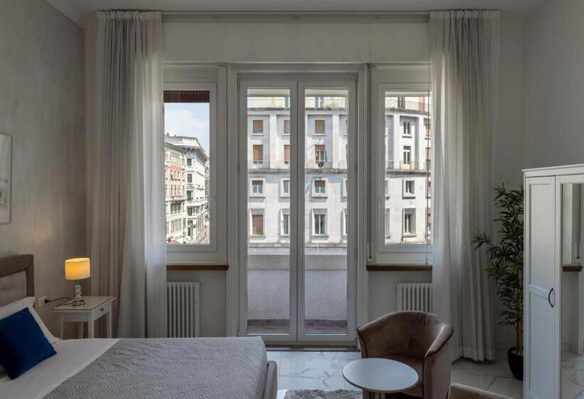 اتاق لوکس با بالکن, The Gallery Boutique Rooms