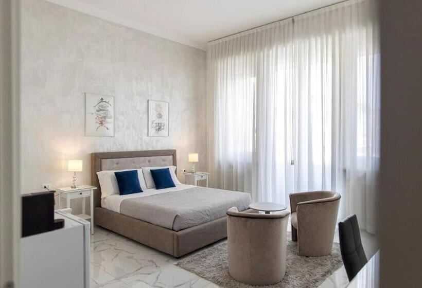 اتاق لوکس با بالکن, The Gallery Boutique Rooms