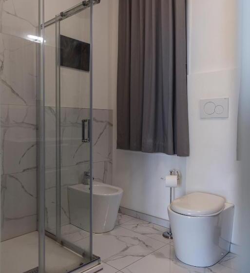 اتاق لوکس با بالکن, The Gallery Boutique Rooms