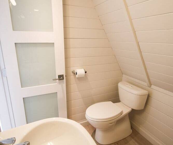 キャビン, Duffin Cove Resort