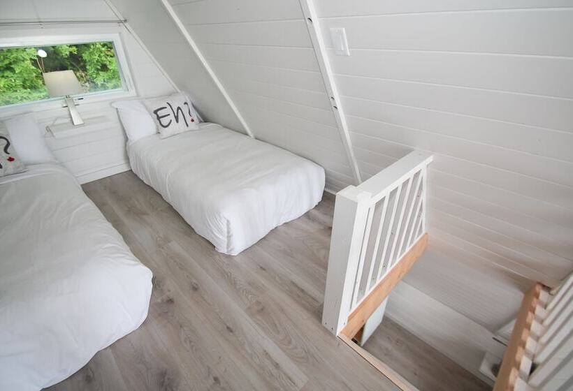 キャビン, Duffin Cove Resort