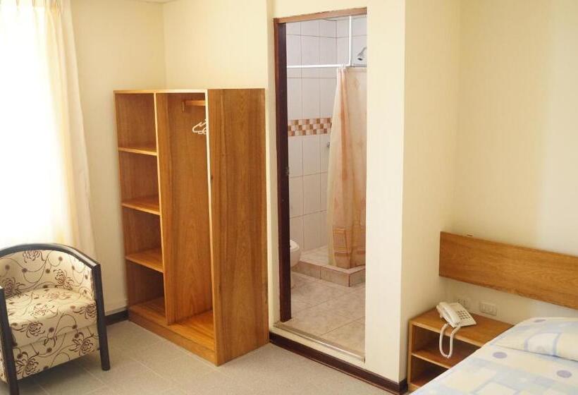 נוף לבריכה, Grand Hotel Mercedes