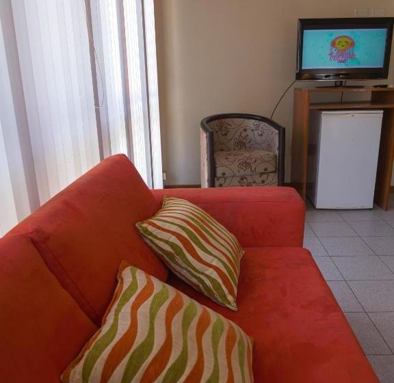 נוף לבריכה, Grand Hotel Mercedes