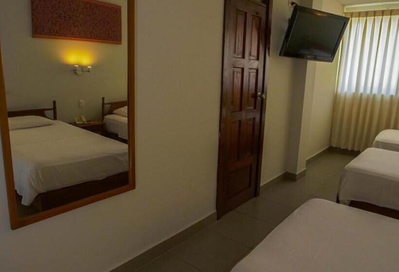 חדר סטנדרט לשלושה, Grand Hotel Mercedes