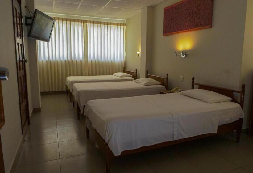 חדר סטנדרט לשלושה, Grand Hotel Mercedes