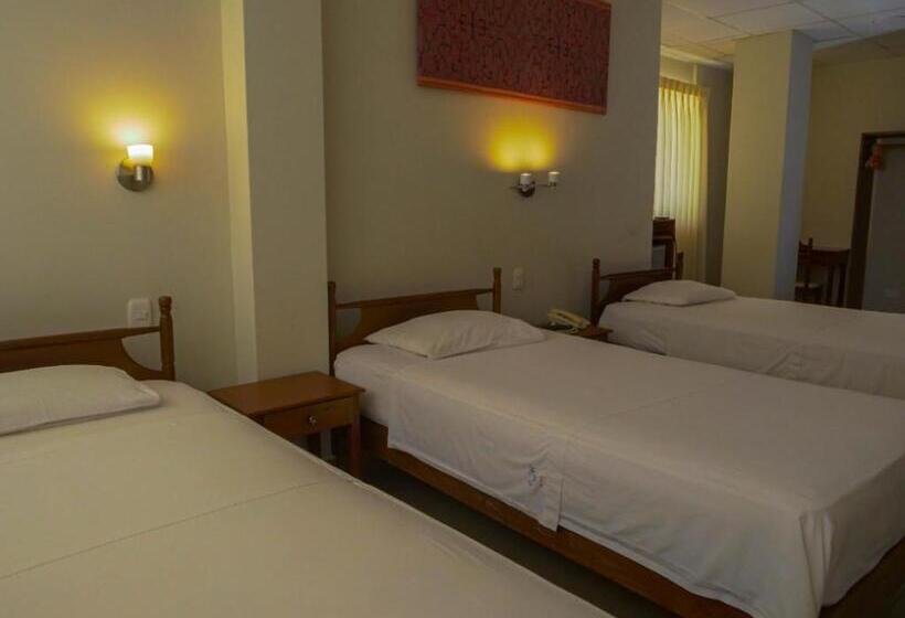 חדר סטנדרט לשלושה, Grand Hotel Mercedes