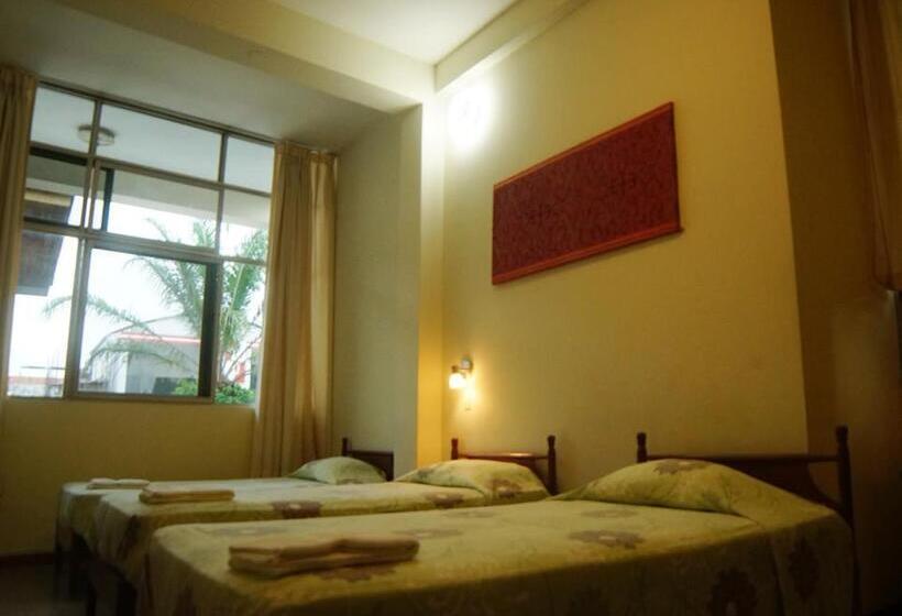 חדר סטנדרט לשלושה, Grand Hotel Mercedes