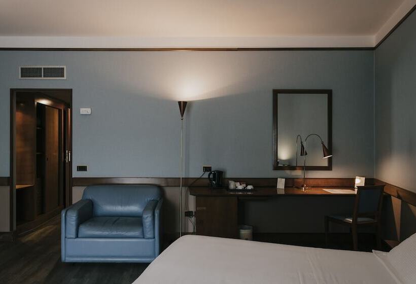 标准三人间, Del Campo