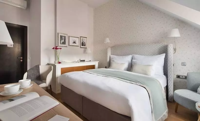 اتاق استاندارد, Design Hotel Neruda