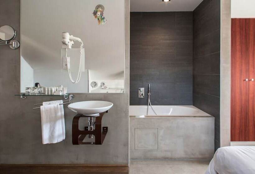 اتاق سوپریور, Design Hotel Neruda