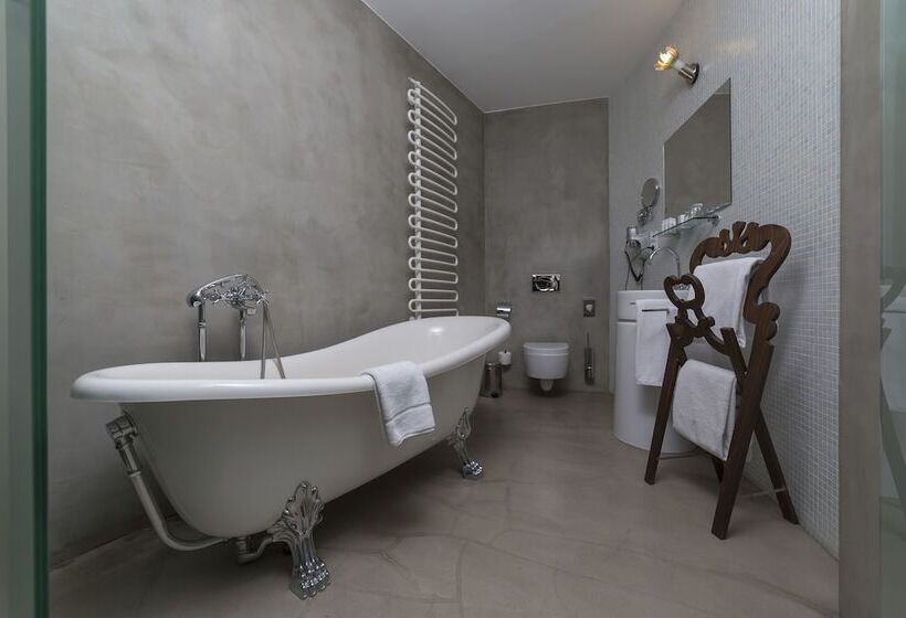 اتاق سوپریور, Design Hotel Neruda