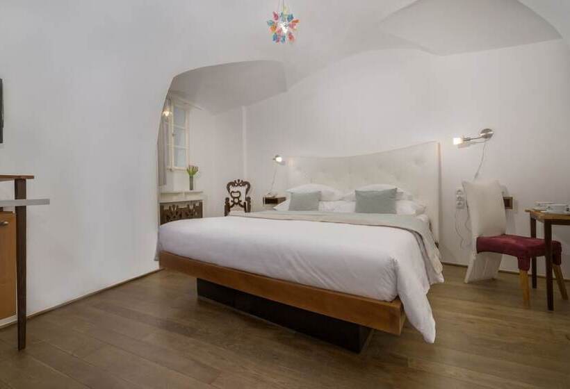 اتاق سوپریور, Design Hotel Neruda