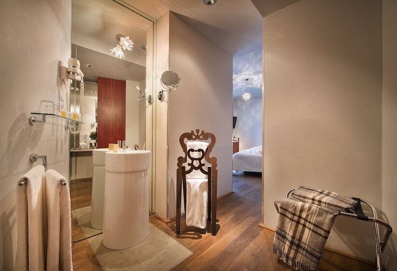 اتاق لوکس, Design Hotel Neruda