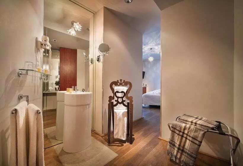 اتاق لوکس, Design Hotel Neruda