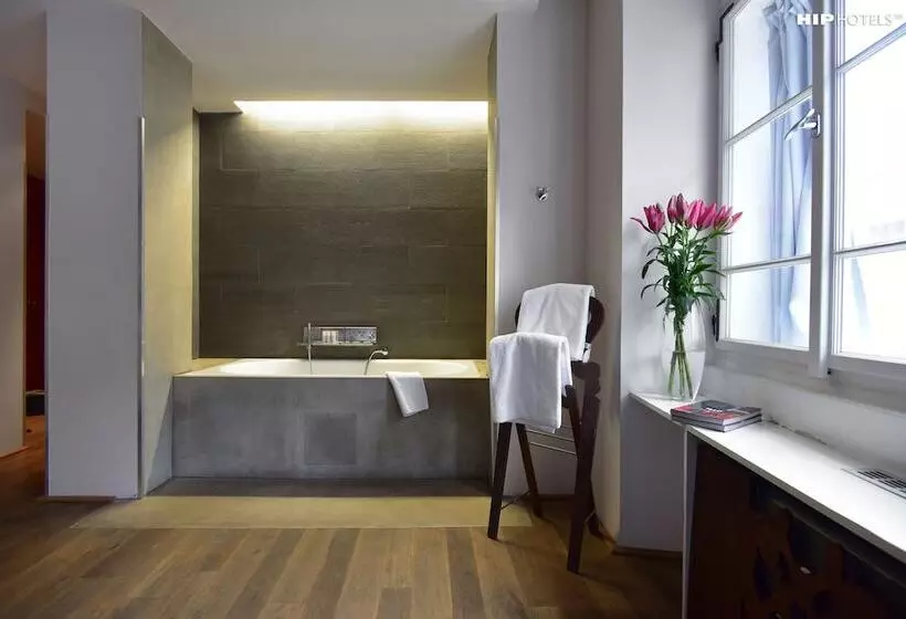اتاق لوکس, Design Hotel Neruda