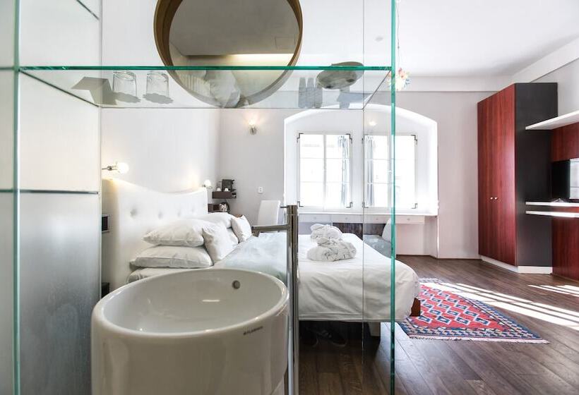 اتاق لوکس, Design Hotel Neruda