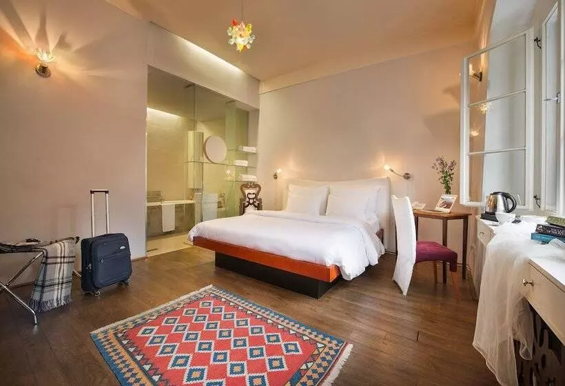 اتاق لوکس, Design Hotel Neruda