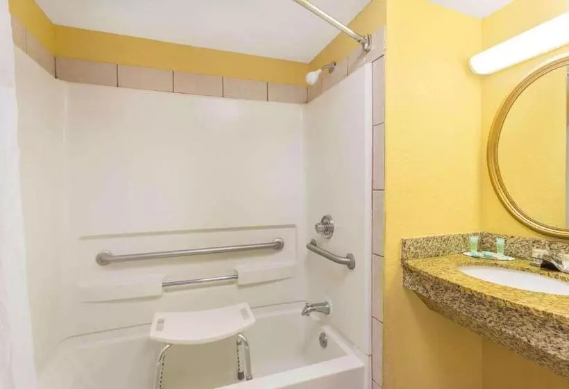 Standard-invahuone King-vuode, Howard Johnson By Wyndham Orlando International Drive