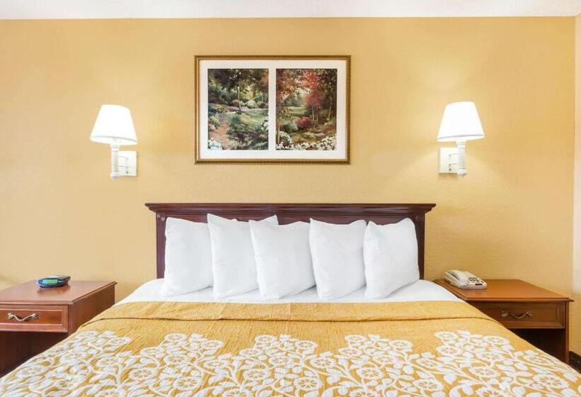 Standard Room King Bed Adapted for people with reduced mobility