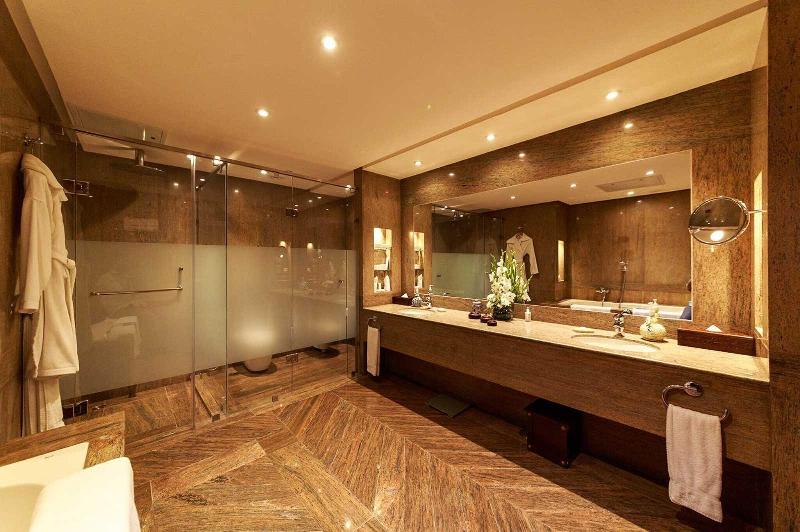 سوئیت پرزیدنت, Islamabad Serena