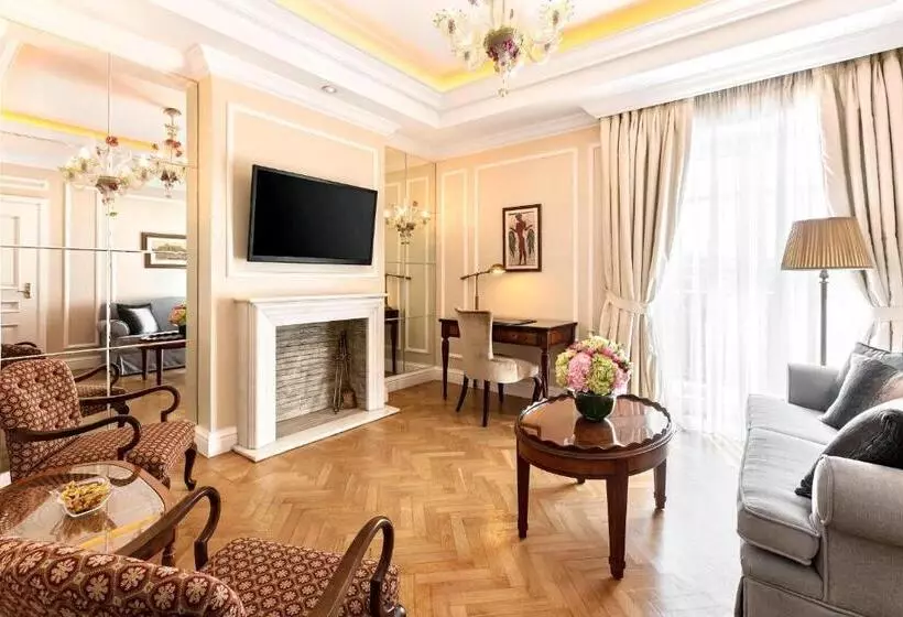 キングサイズベッドのスイートルーム, King George, A Luxury Collection Hotel, Athens