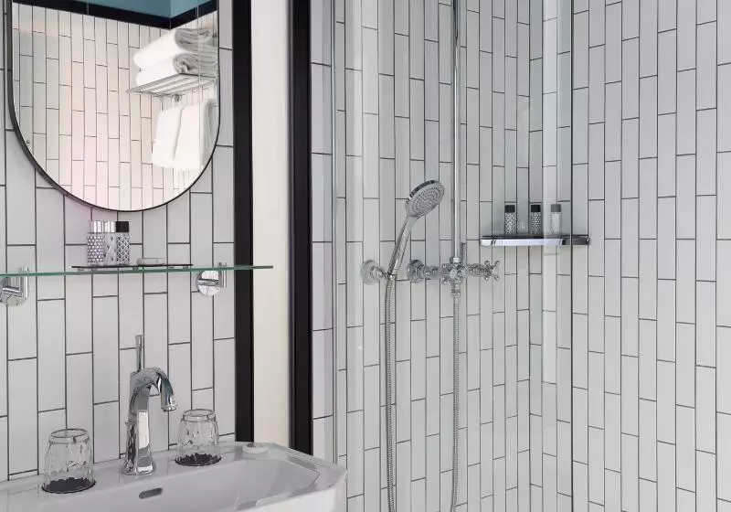 اتاق کلاب, Lenox Montparnasse