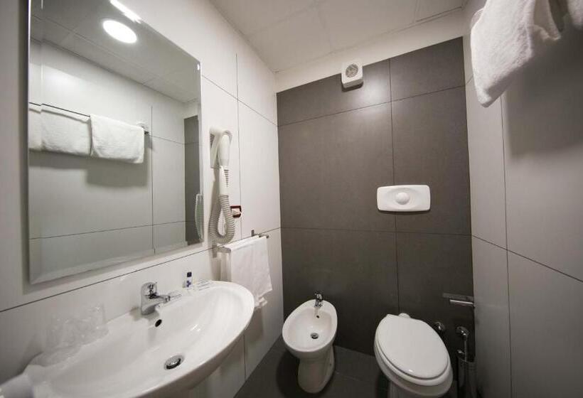 חדר סטנדרט, Mediterranea Hotel & Convention Center