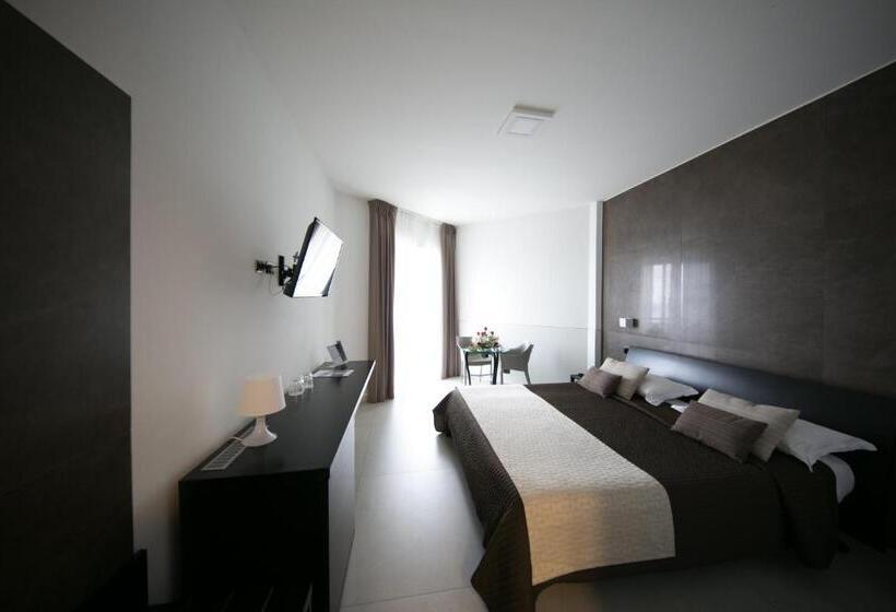 חדר סופריור עם מרפסת, Mediterranea Hotel & Convention Center