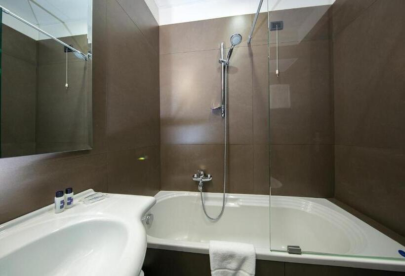 חדר סופריור עם מרפסת, Mediterranea Hotel & Convention Center