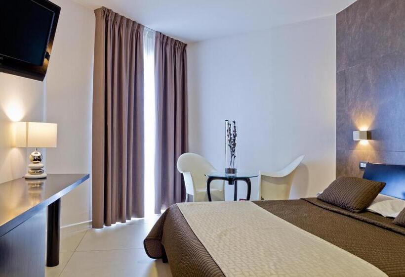 חדר סופריור עם מרפסת, Mediterranea Hotel & Convention Center