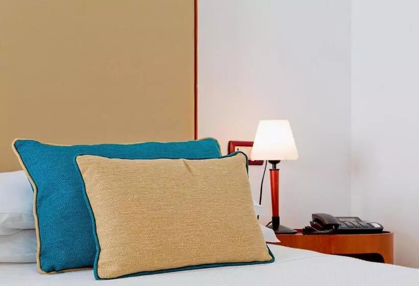 سوییت جونیور, Mediterranea Hotel & Convention Center