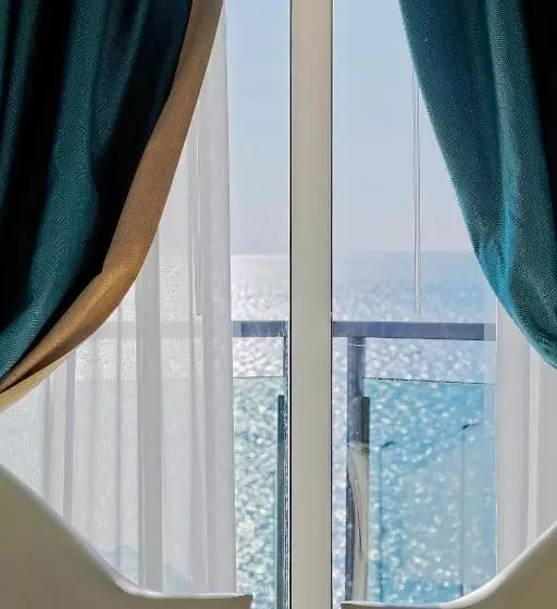 سوییت جونیور, Mediterranea Hotel & Convention Center