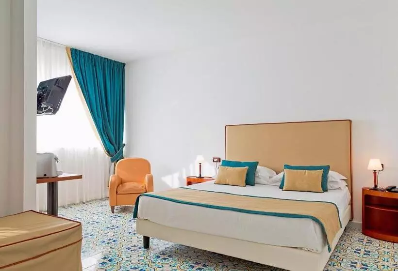 سوییت جونیور, Mediterranea Hotel & Convention Center