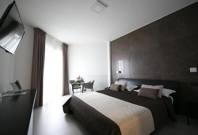 חדר סטנדרט לשלושה, Mediterranea Hotel & Convention Center