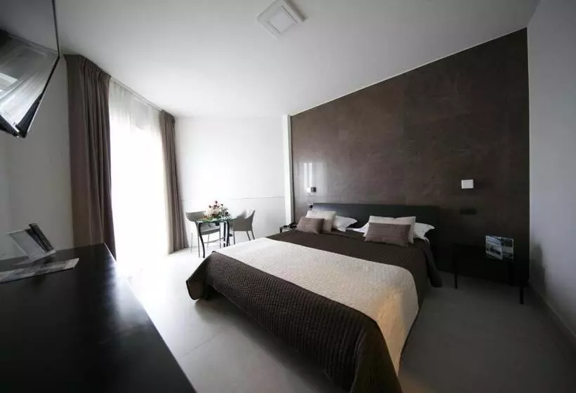 اتاق استاندارد سه نفره, Mediterranea Hotel & Convention Center