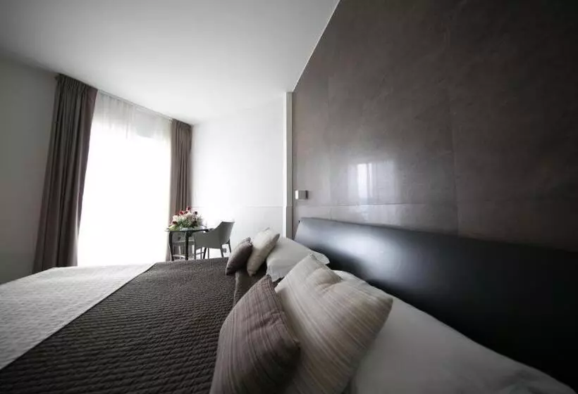 اتاق استاندارد سه نفره, Mediterranea Hotel & Convention Center