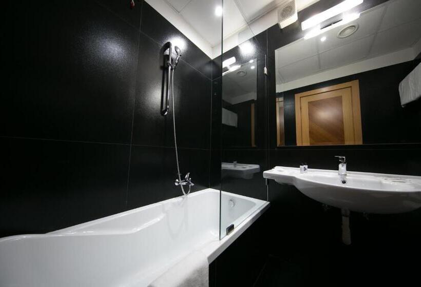 חדר סטנדרט לשלושה, Mediterranea Hotel & Convention Center