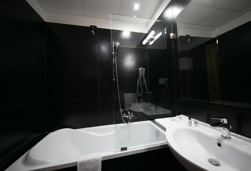 חדר סטנדרט לשלושה, Mediterranea Hotel & Convention Center