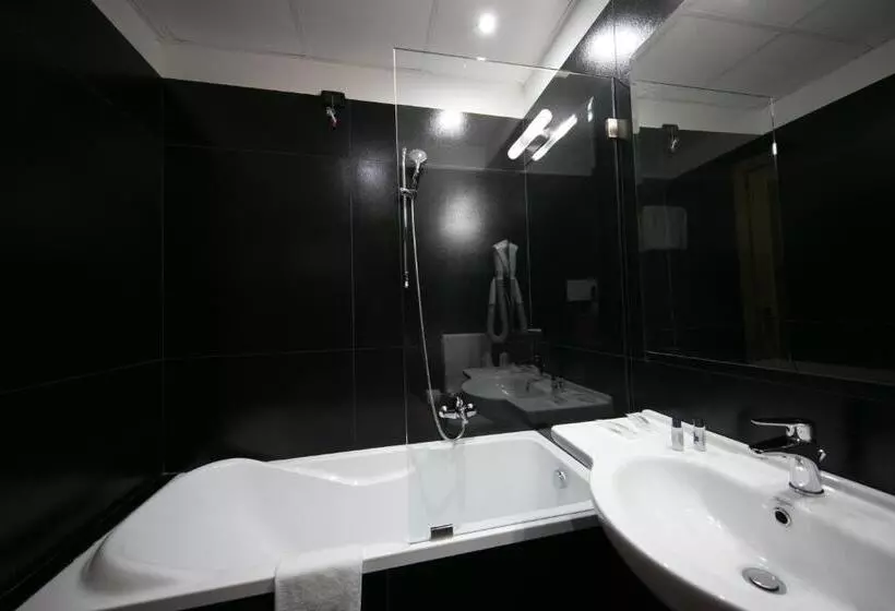 اتاق استاندارد سه نفره, Mediterranea Hotel & Convention Center