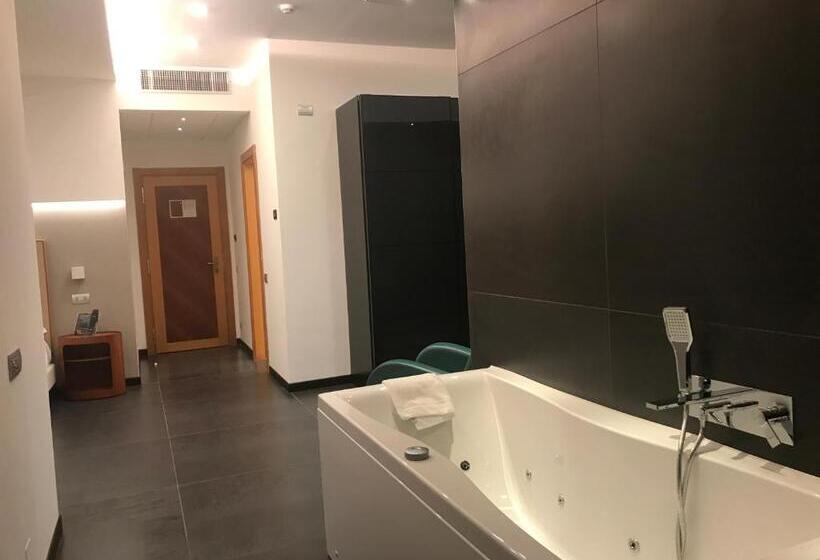 סוויטה עם ג'קוזי, Mediterranea Hotel & Convention Center