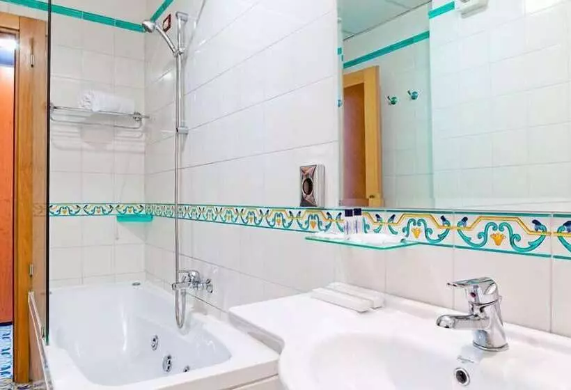 سوییت جونیور, Mediterranea Hotel & Convention Center