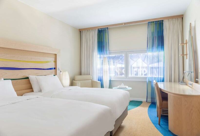 Номер Superior с Видом, Radisson Blu Airport Terminal