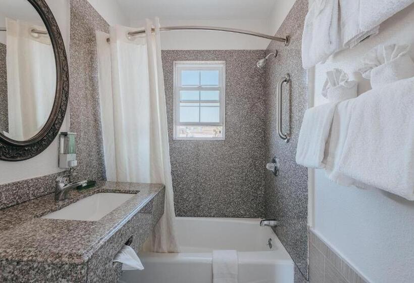 جناح عائلي, Sea Air Inn & Suites   Downtown   Restaurant Row