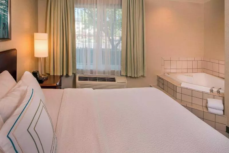 استودیو استاندارد با تخت کینگ, Springhill Suites By Marriott State College