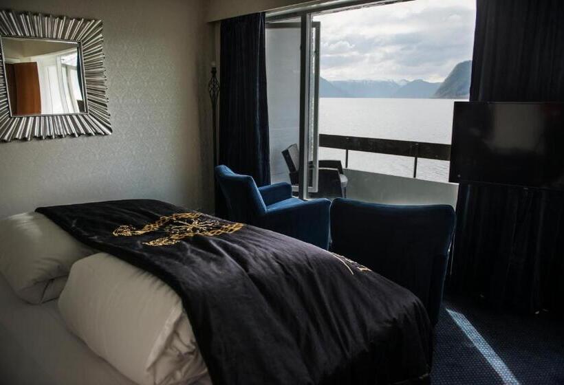 חדר דלוקס עם מרפסת נוף לים, Leikanger Fjordhotel   Unike Hoteller