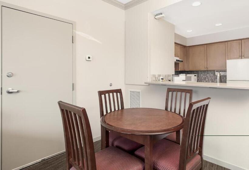 Suite with lake view, Manteo At Eldorado Resort