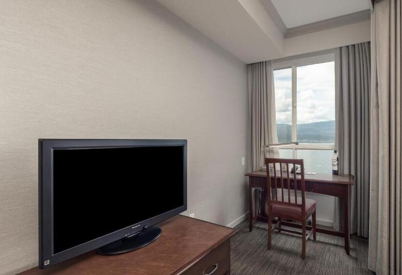 Suite with lake view, Manteo At Eldorado Resort